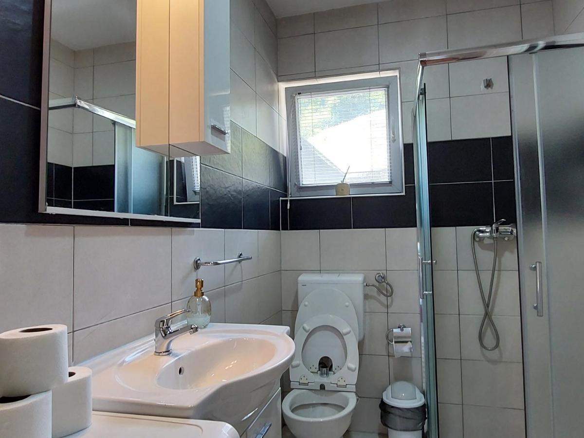 Apartments Window Біхач Екстер'єр фото